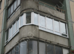Фото 04. Особенности остекления балкона и лоджии окнами ПВХ в домах 137 серии в СПб.